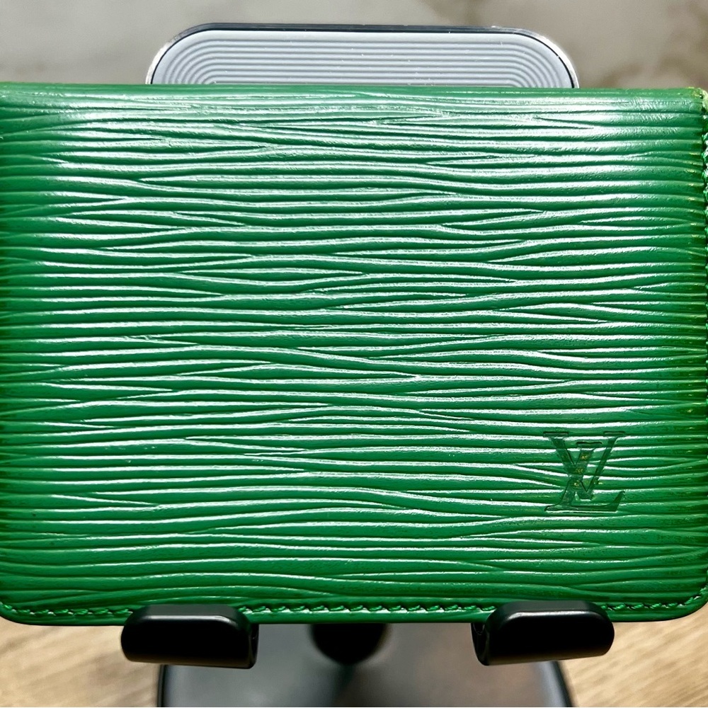 Louis Vuitton Vintage Porte 2 Cartes Vertical Wallet in Green Epi Leather